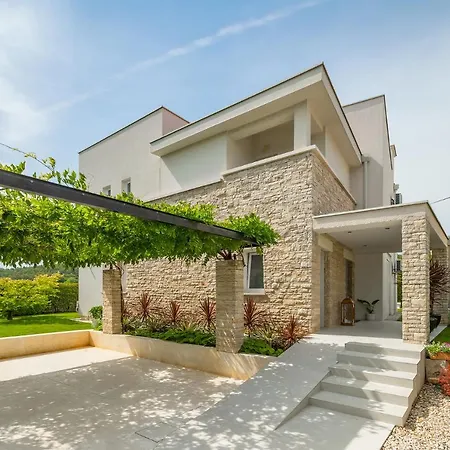 Villa Bella- White