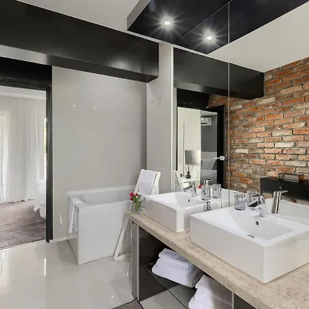 Bella- White Villa