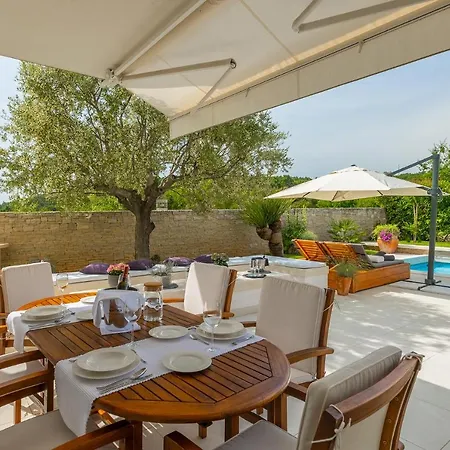 Villa Bella- White