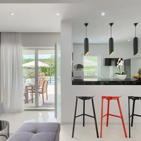 Bella- White * רובינייסקו סלו