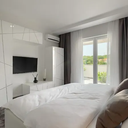 Bella- White * Rovinjsko Selo