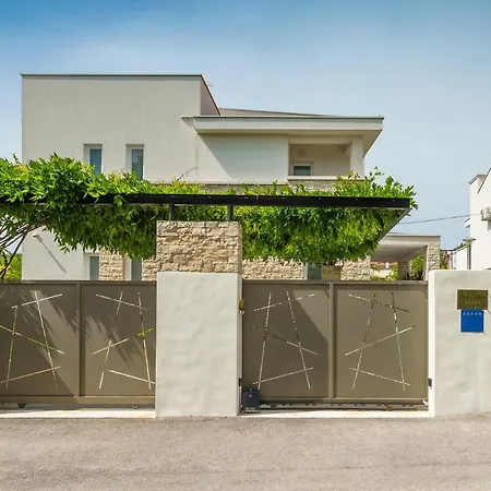 Villa Bella- White *
