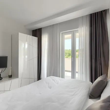 Villa Bella- White *
