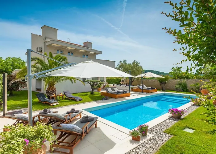 Villa Bella- White