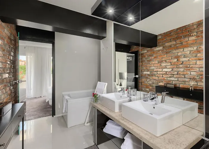 Bella- White Villa
