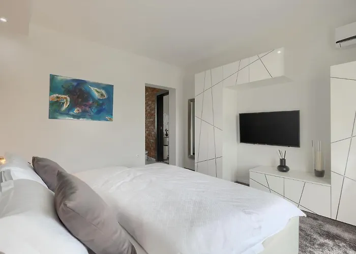 Bella- White Villa *