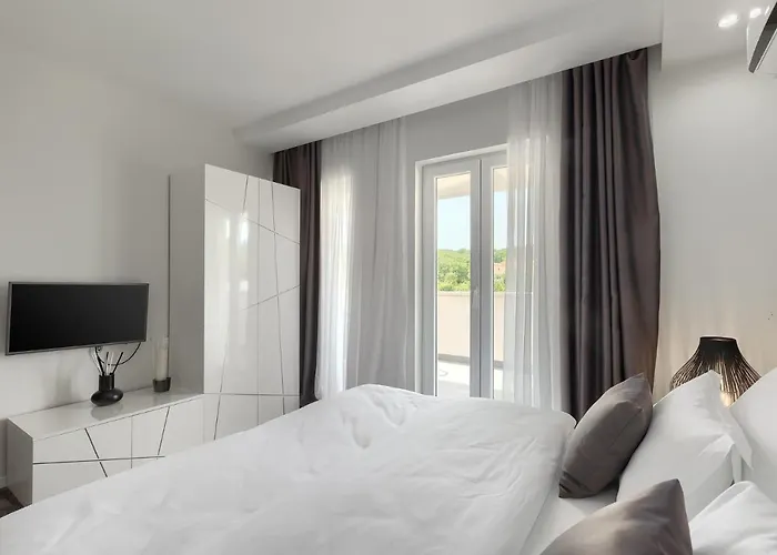 Villa Bella- White *
