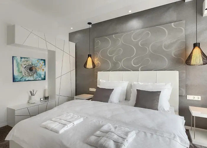 Bella- White Villa *