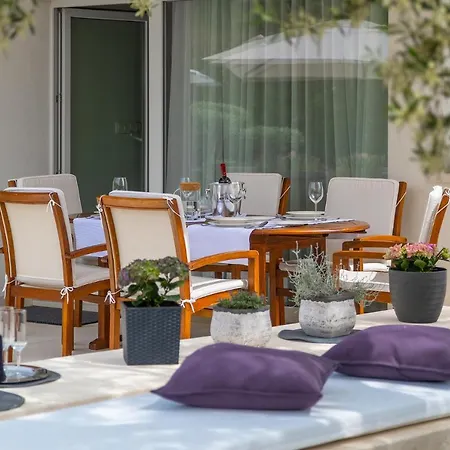 Βίλα Bella- White